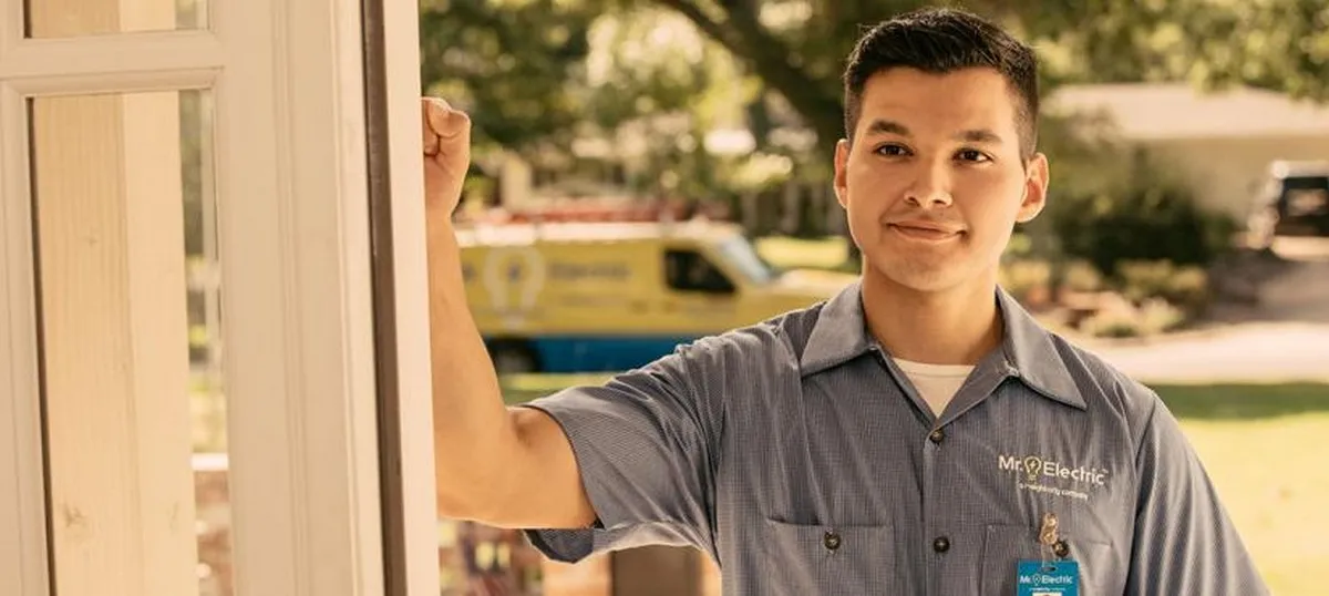 Mr. Electric, an electrician at the door of McCandless homeowner