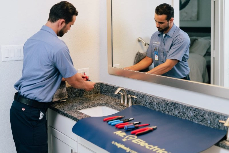 Mr. Electric electrician explaining dedicated computer circuits to a customer